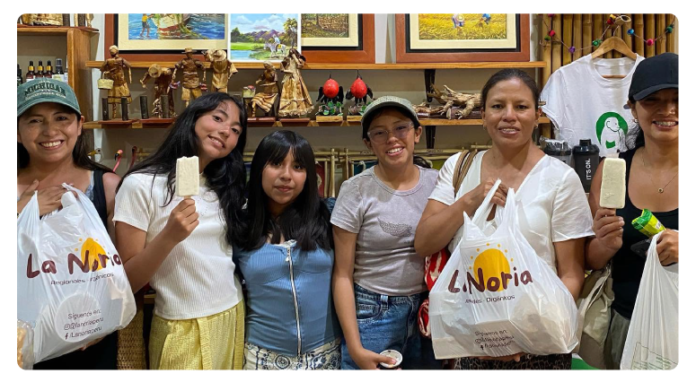 unos clientes de La Noria